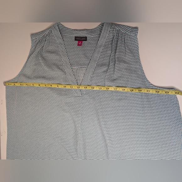 Vince Camuto 1X Womens V-Neck Tank Top Blue Patterned Lightweight - Picture 5 of 7